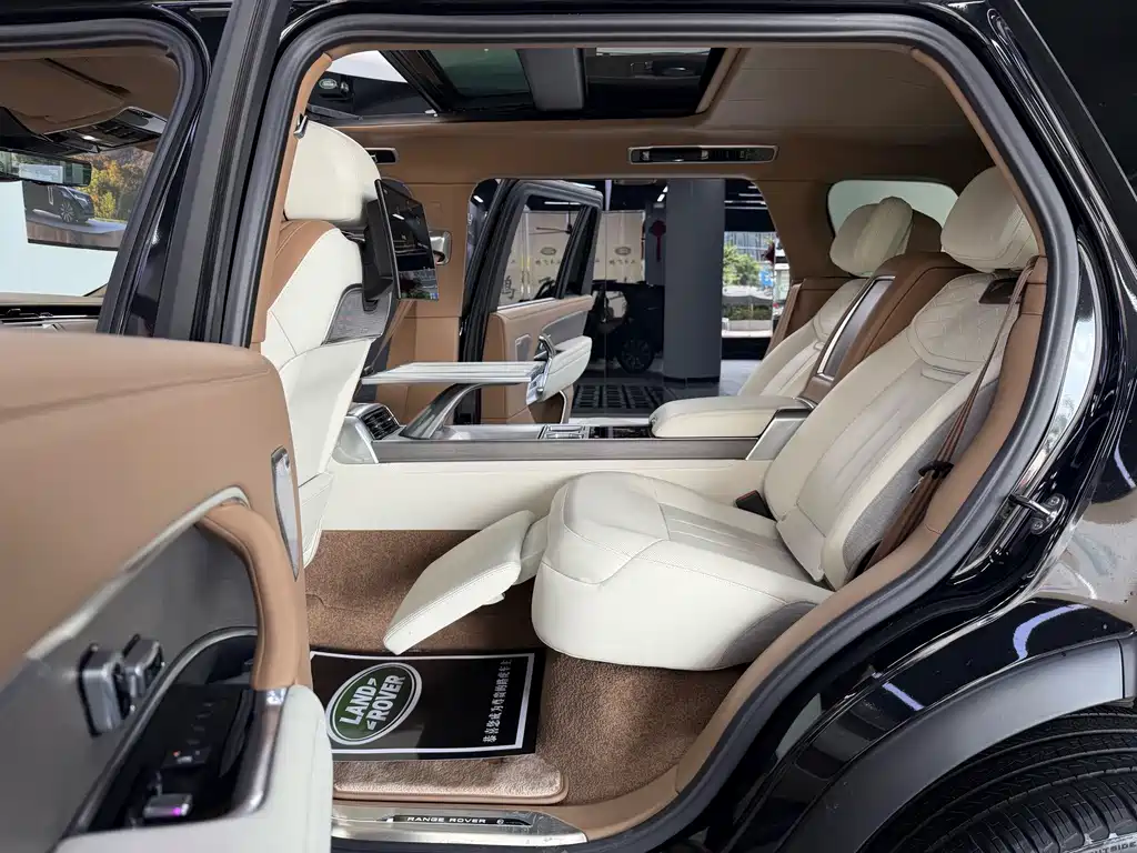 Range Rover 2024 3.0 L6 400PS SV尊荣创世加长版 4座