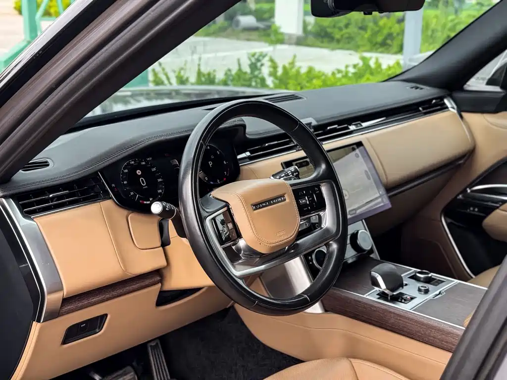 Range Rover 2023 3.0 L6 400PS Grandland Seven-Seat Extended Edition