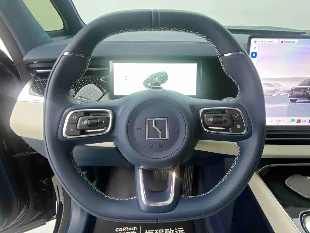 Jizhe 009 2024 7-seat Passage Edition Four-wheel Drive 140kWh