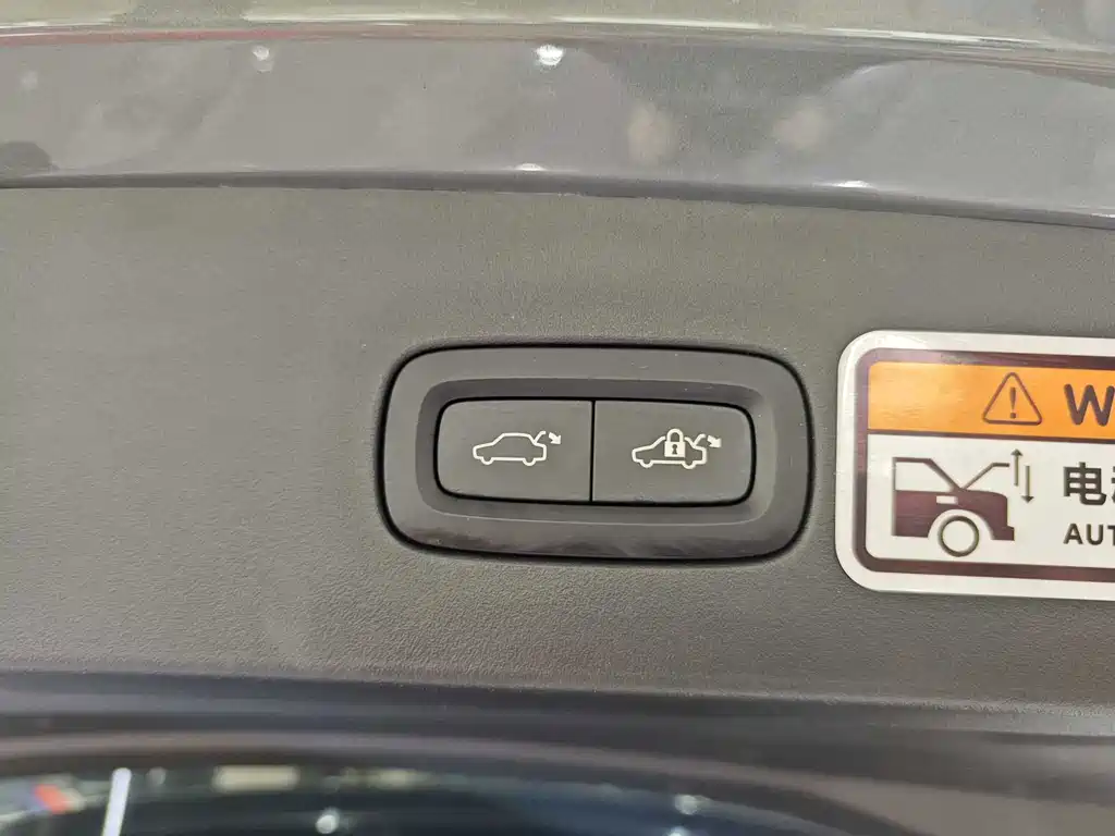 LEON 06 EM-P 2022 Model PHEV 84KM Range Pro