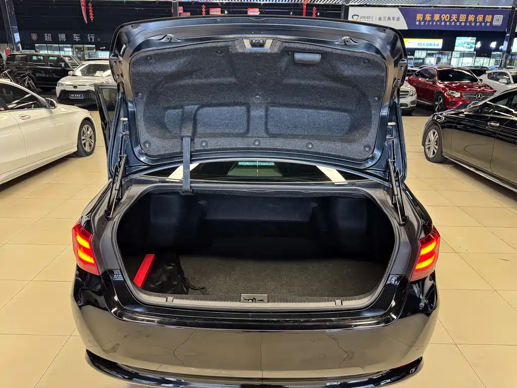 Crown 2015 2.0T Fashion Edition