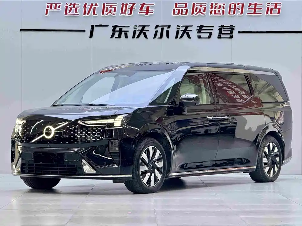 Volvo EM90 2025 Ultra Six-seat