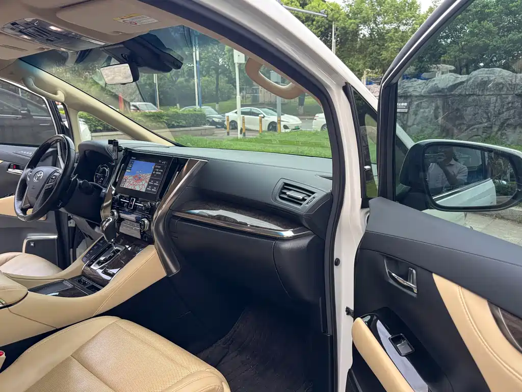 Velfire 2023 Crown Hybrid 2.5L HV Prestige Edition