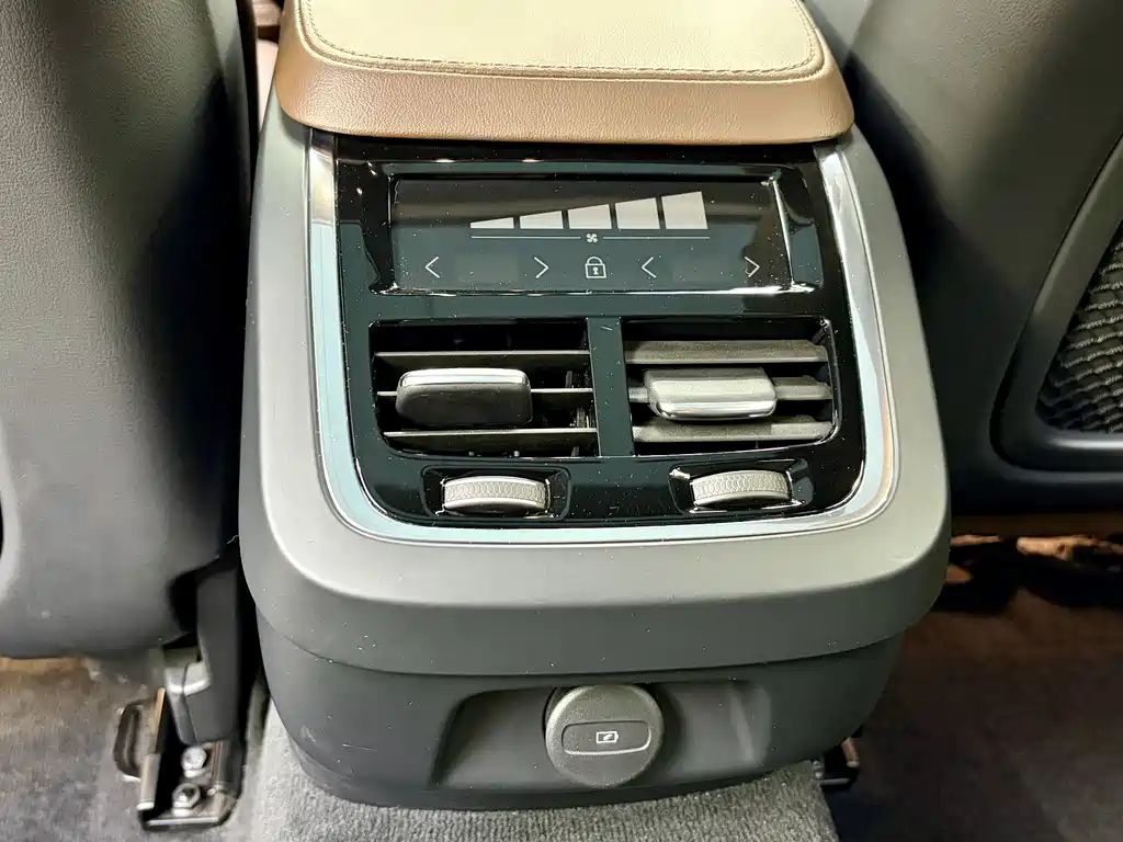 Volvo V90 2021 Cross Country B5 AWD Premium trim