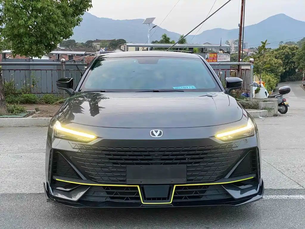 Changan UNI-V 2022 Model 1.5T Sports Edition