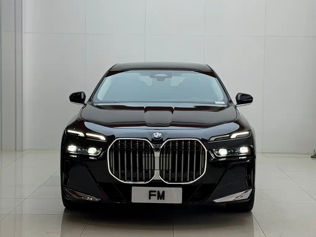 BMW 7 Series 2023 735Li M Sport Package