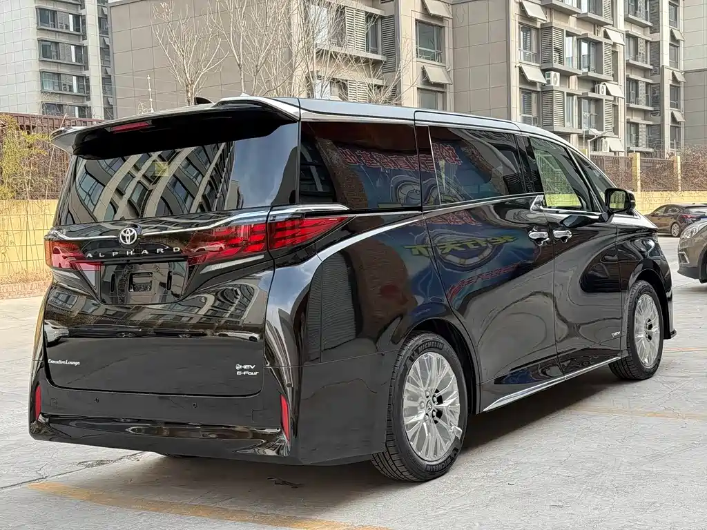 Alphard 2025款 Hybrid 2.5L Premium Gold Edition