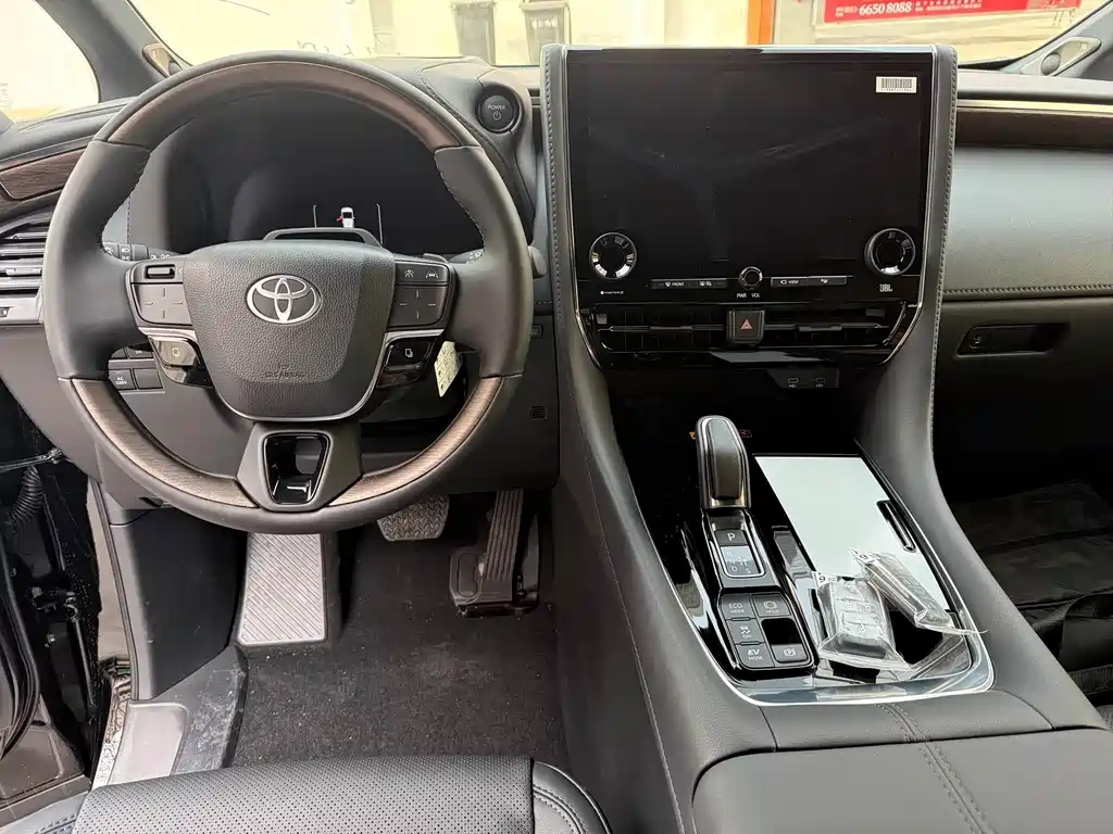 Alphard 2025款 Hybrid 2.5L Premium Gold Edition