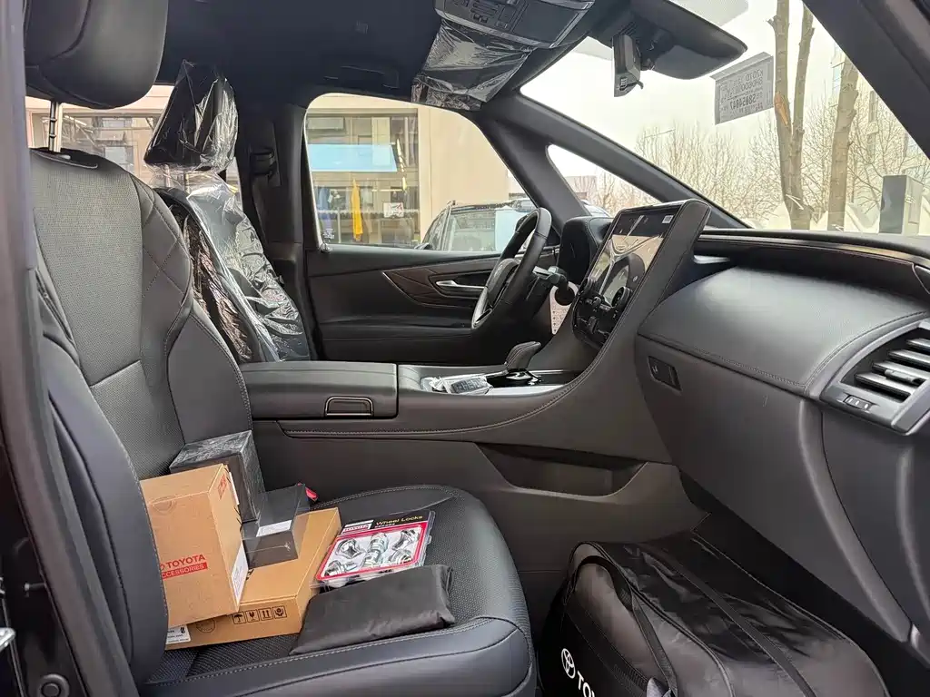 Alphard 2025款 Hybrid 2.5L Premium Gold Edition