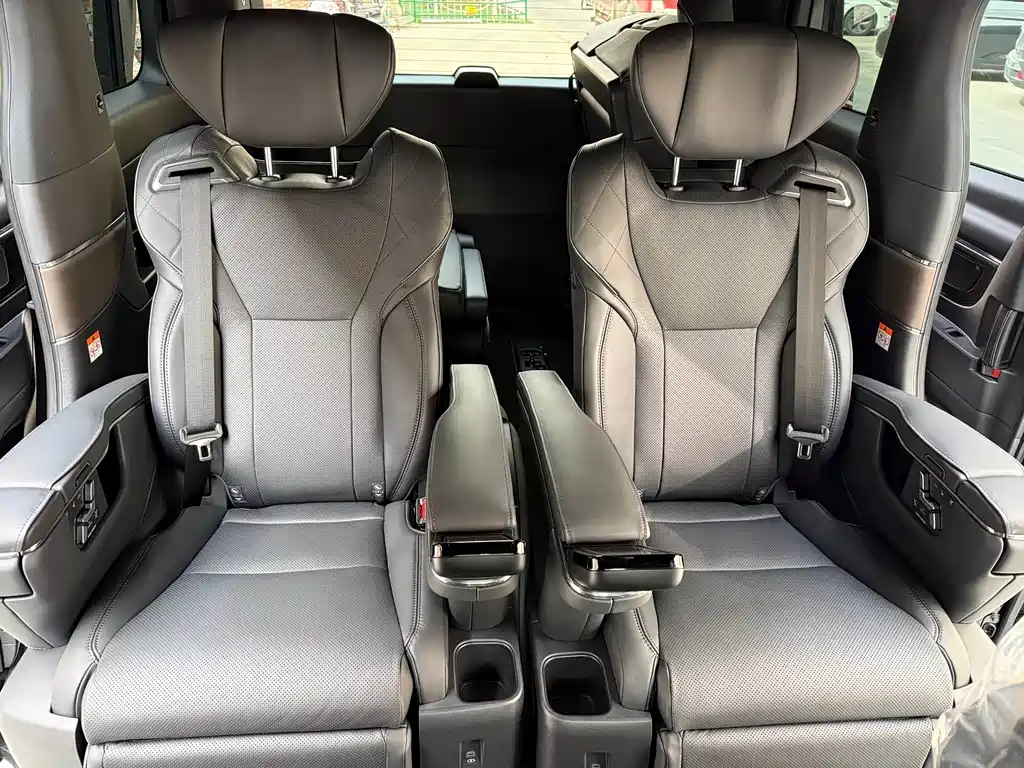 Alphard 2025款 Hybrid 2.5L Premium Gold Edition