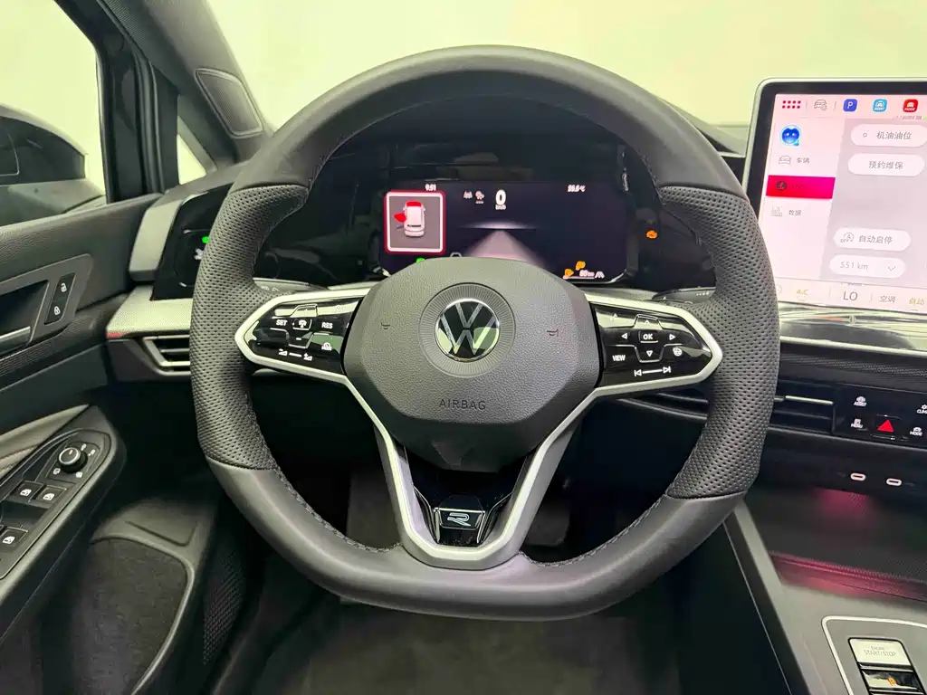 2025 Golf R-Line 300TSI