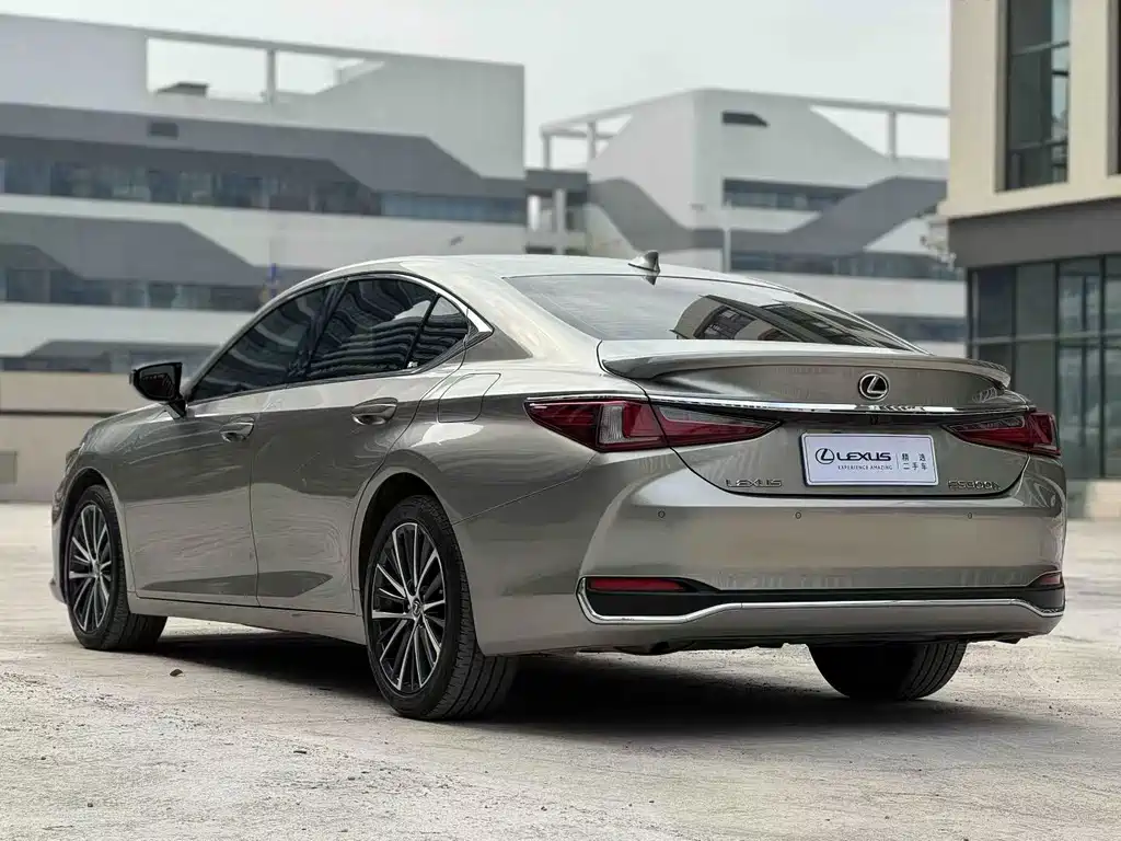 Lexus ES 2022 300h Premium Edition