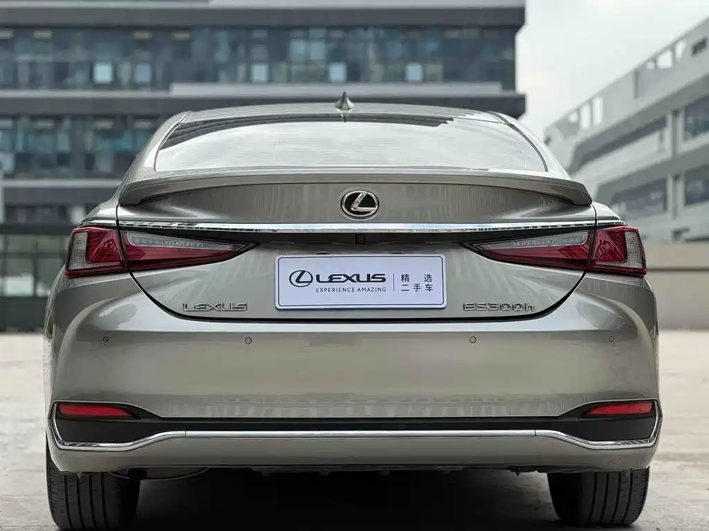Lexus ES 2022 300h Premium Edition