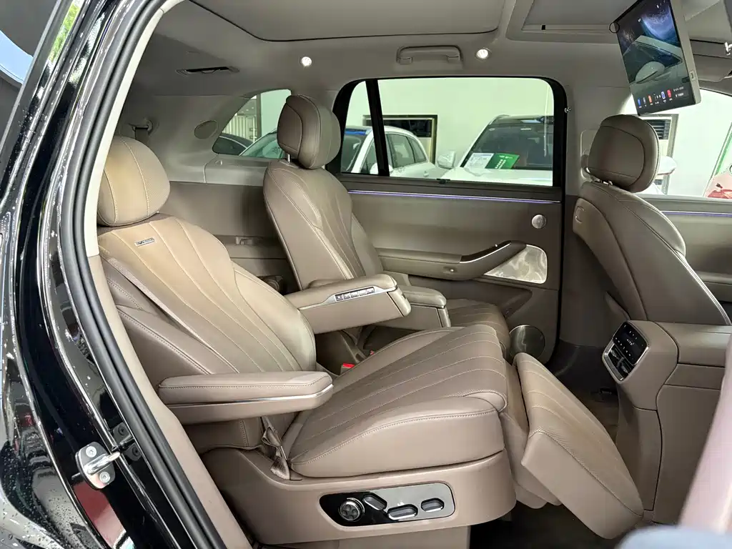 SWM 7 2026 Edition Range-Extended Ultra Four-Wheel Drive 6-Seater 192-line LiDAR