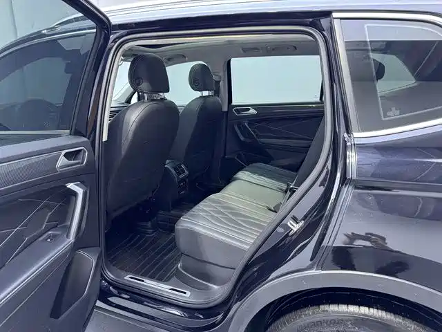 Tiguan L 2022 330 TSI Automatic 2WD R-Line Enjoyment Edition