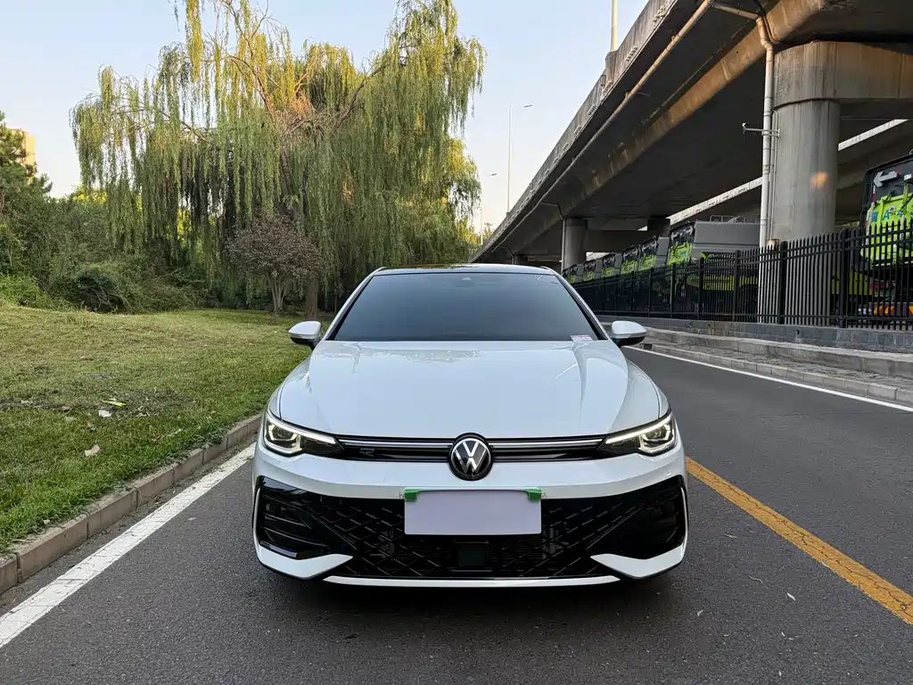 Golf 2025 300 TSI R-Line