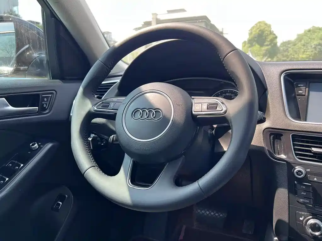 Audi Q5 2013 model 40 TFSI Technology Edition