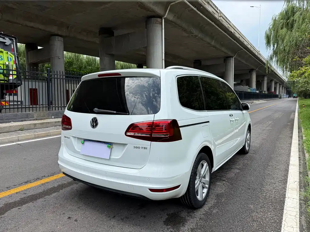 Shangri-La 2016 380TSI Comfort Edition 7-seater