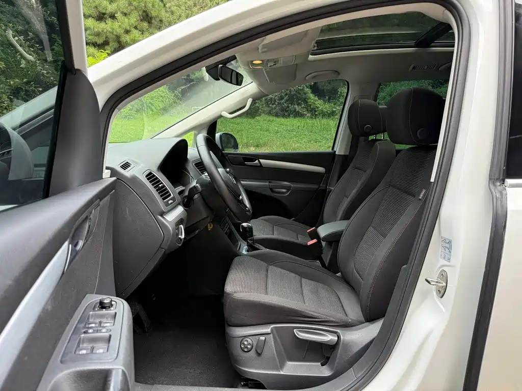 Shangri-La 2016 380TSI Comfort Edition 7-seater