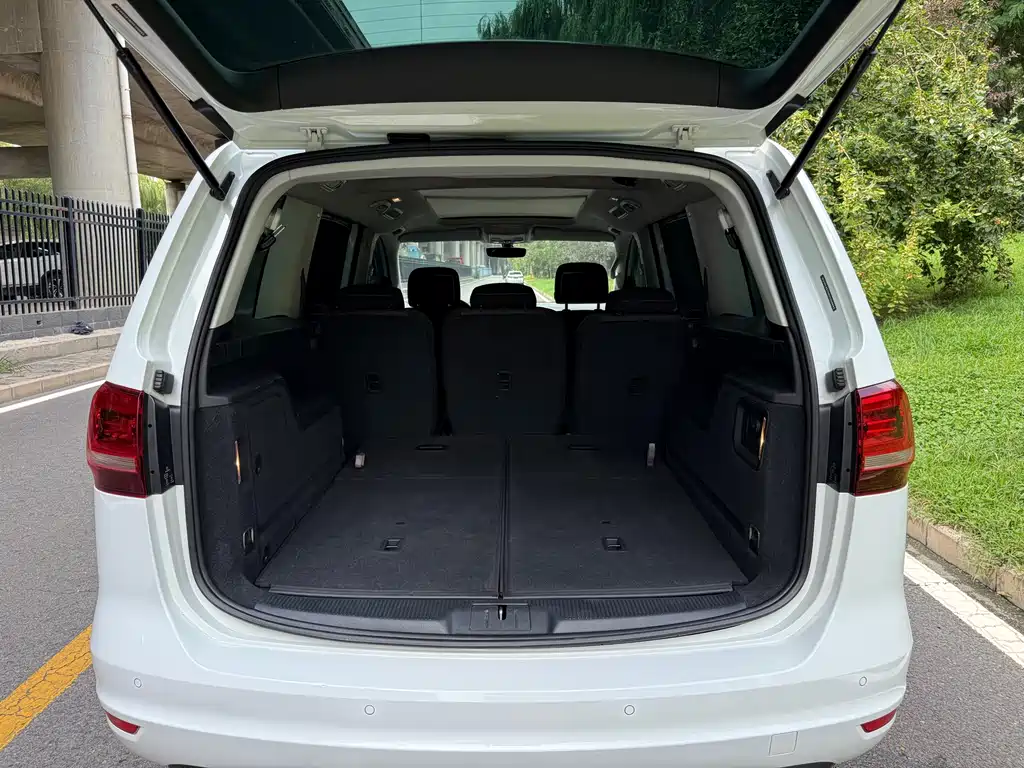Shangri-La 2016 380TSI Comfort Edition 7-seater