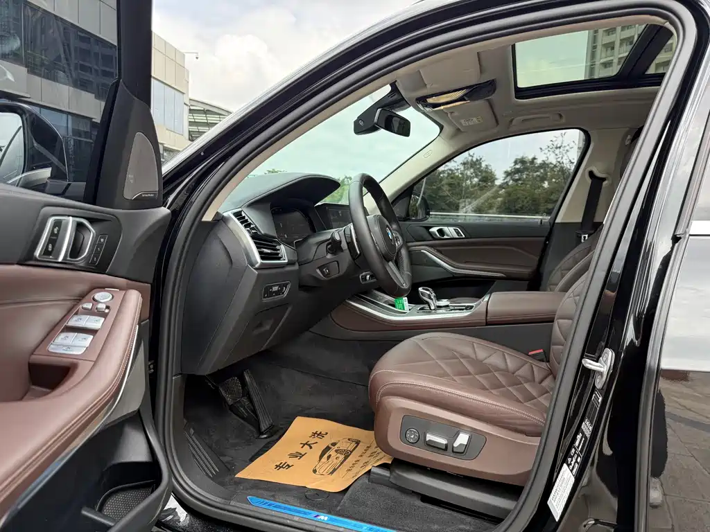 BMW X5 2022 xDrive 30Li M Sport Package