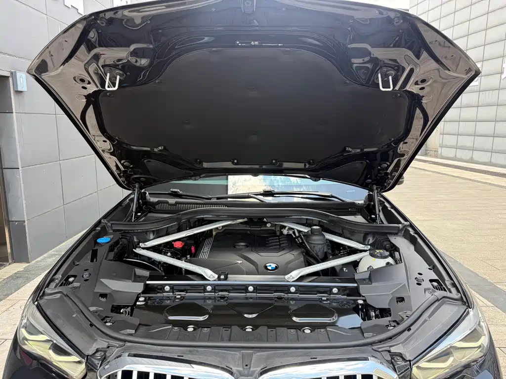 BMW X5 2022 xDrive 30Li M Sport Package