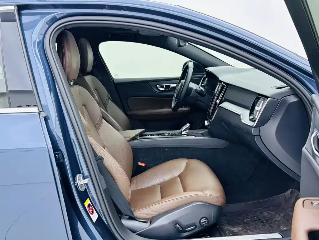 Volvo S60 2023 B4 Intelligent Luxury Edition