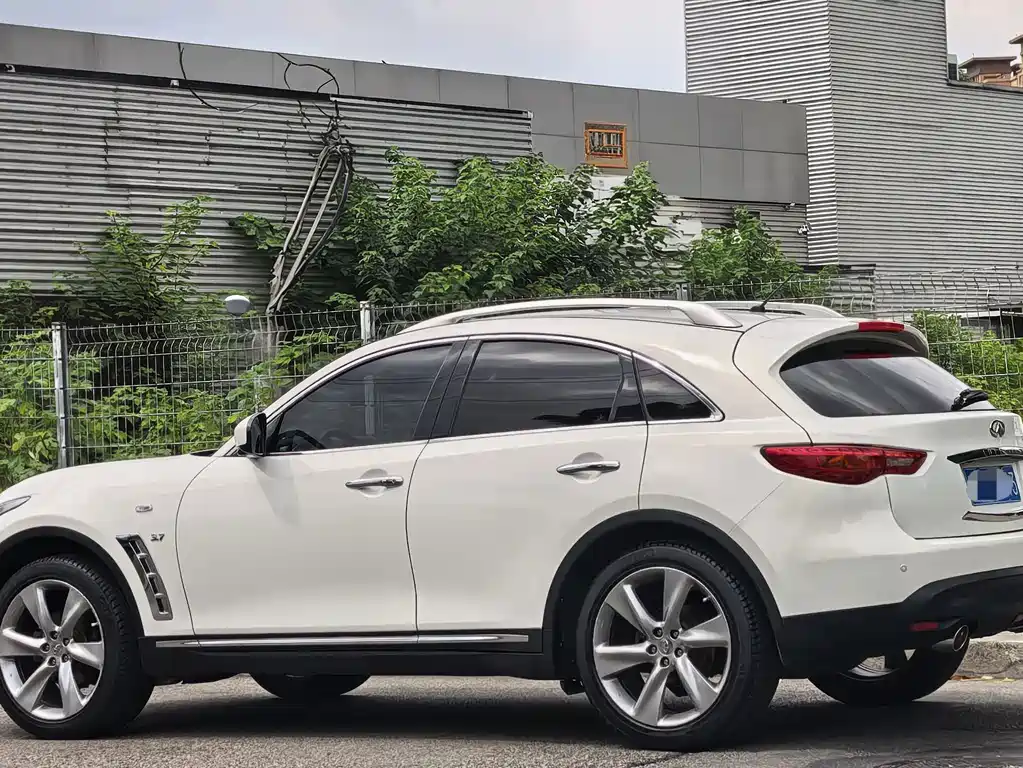 Infiniti QX70 2013 3.7L Standard Edition