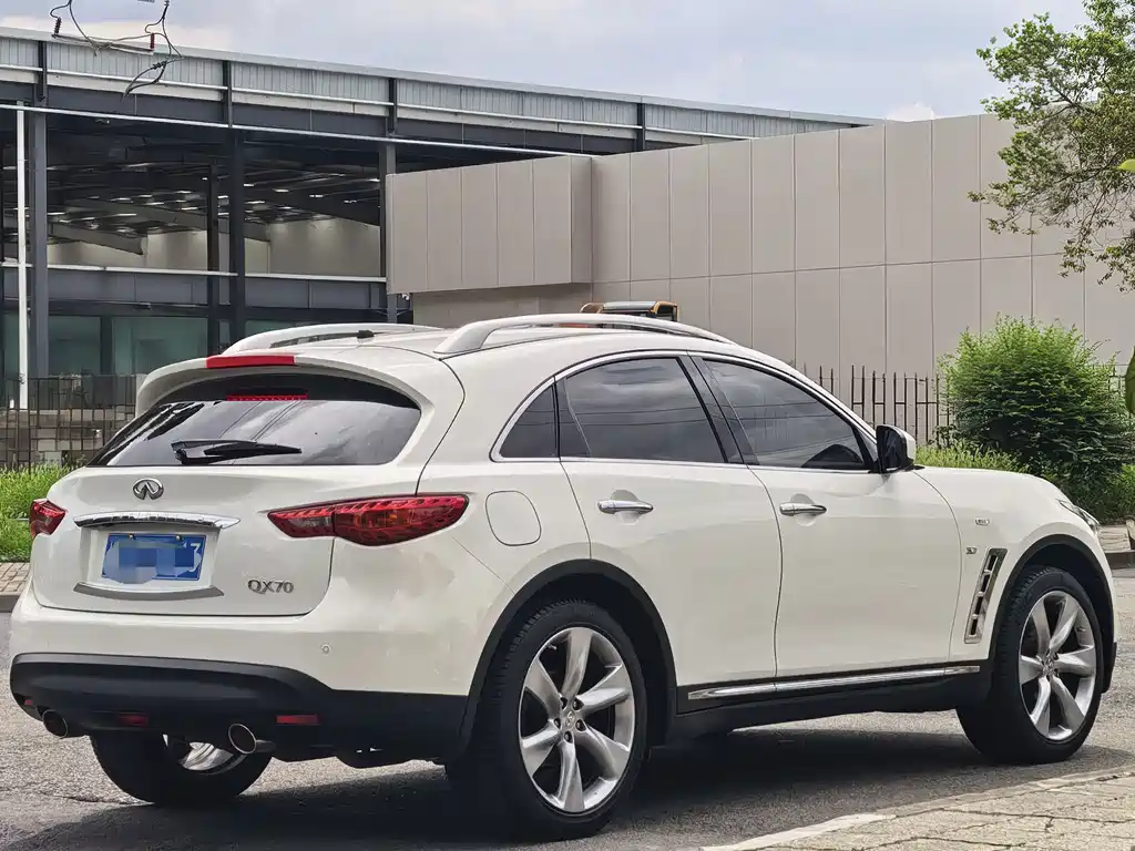 Infiniti QX70 2013 3.7L Standard Edition
