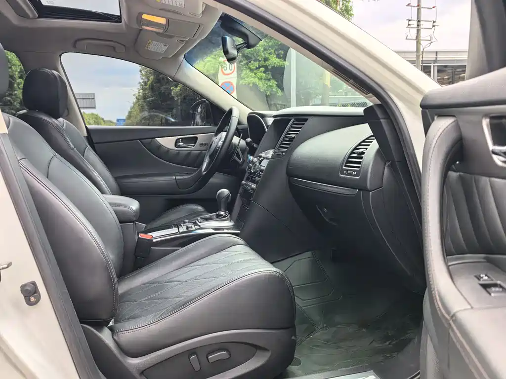 Infiniti QX70 2013 3.7L Standard Edition