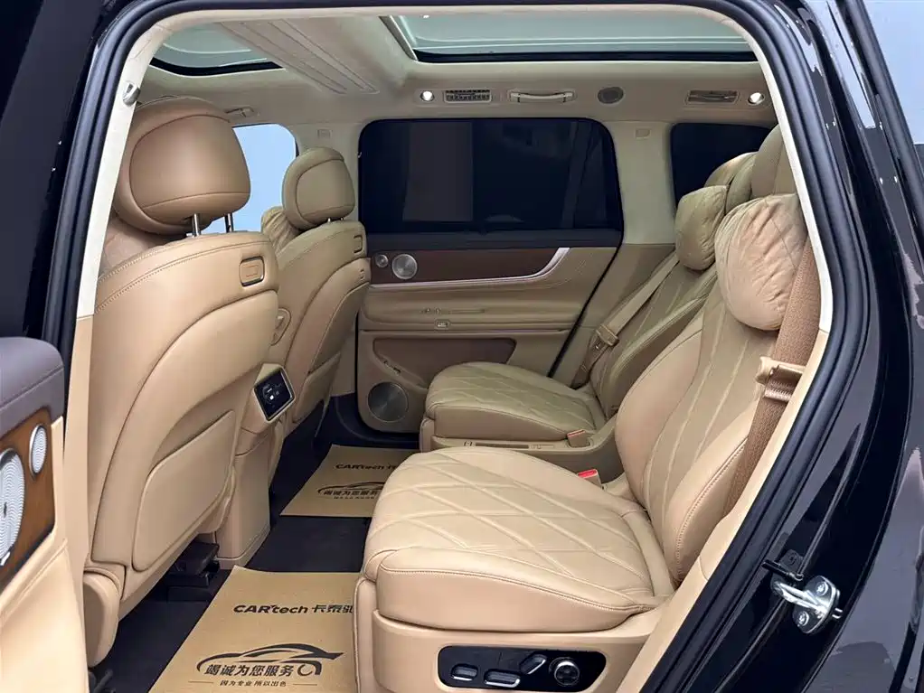 SUV 2025 Model Range-Extended Ultra Edition 52kWh 6-Seat Version 192-line LiDAR