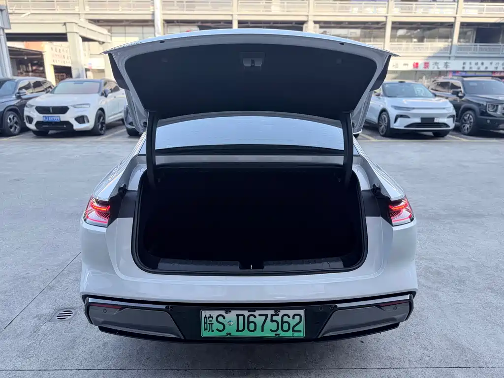Galaxy E8 2024 Edition 550km Rear-wheel Drive PRO