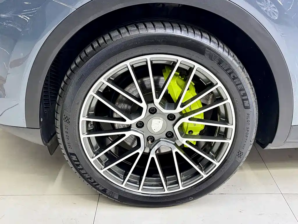 Cayenne New Energy 2019 Model Cayenne E-Hybrid 2.0T