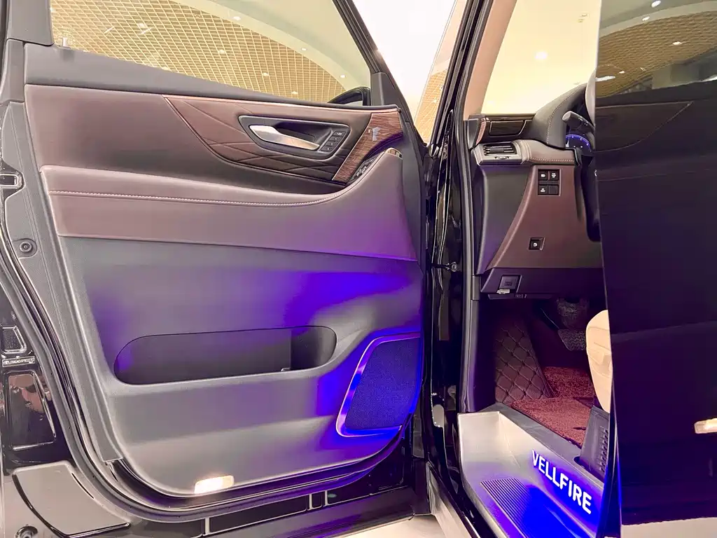 2024 Crown Hybrid 2.5L Supreme Executive Edition
