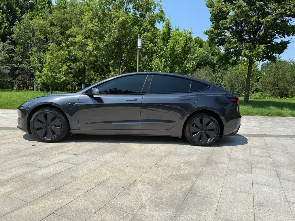 Model 3 Rear-Wheel Drive 2023