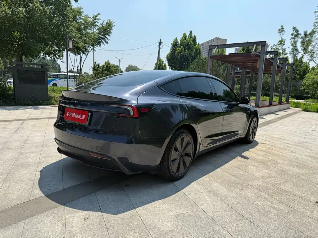Model 3 Rear-Wheel Drive 2023