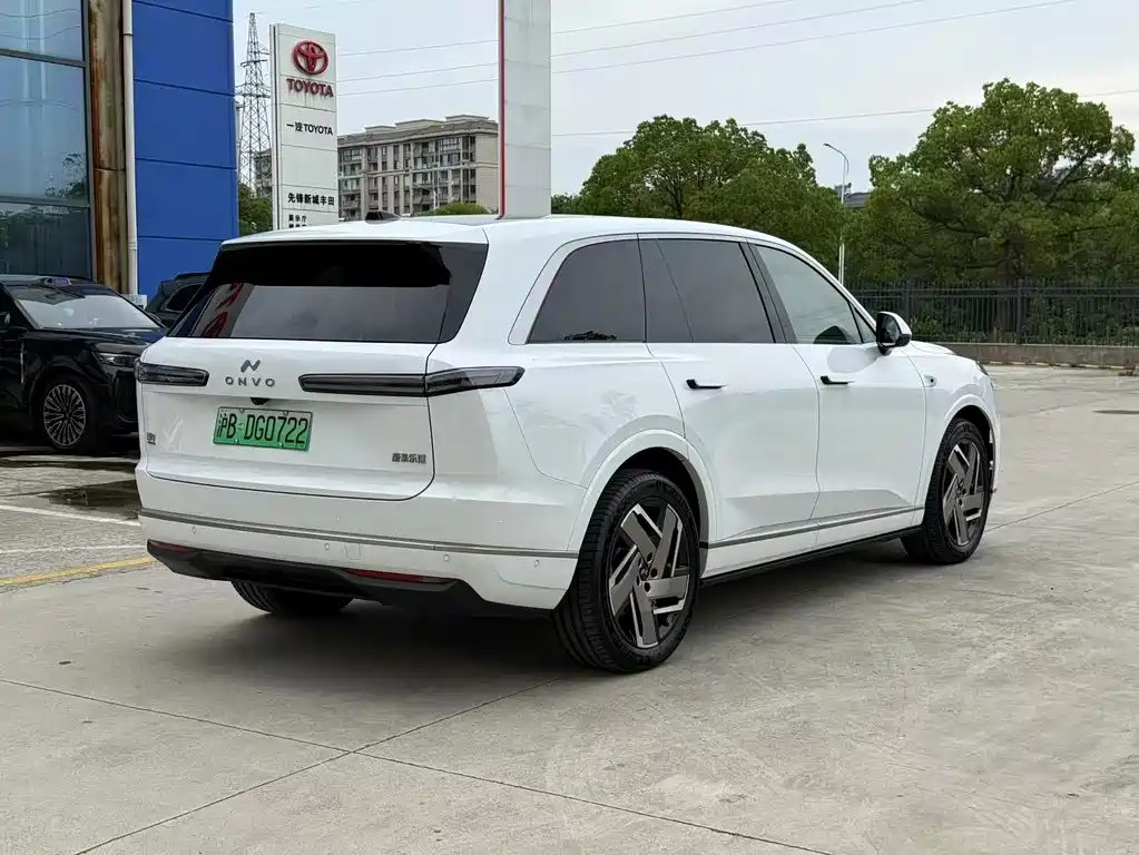 L90 Ultra 2025 6-seater