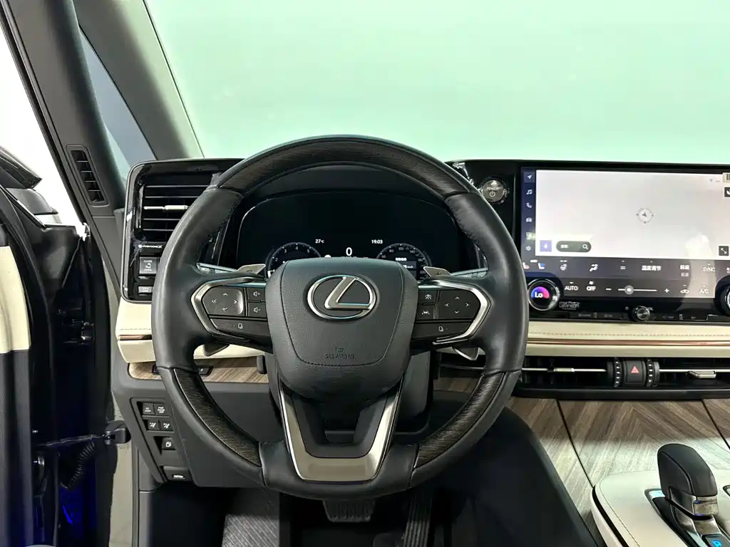 Lexus LM 2023 500h Six-Seater Grand Touring Edition