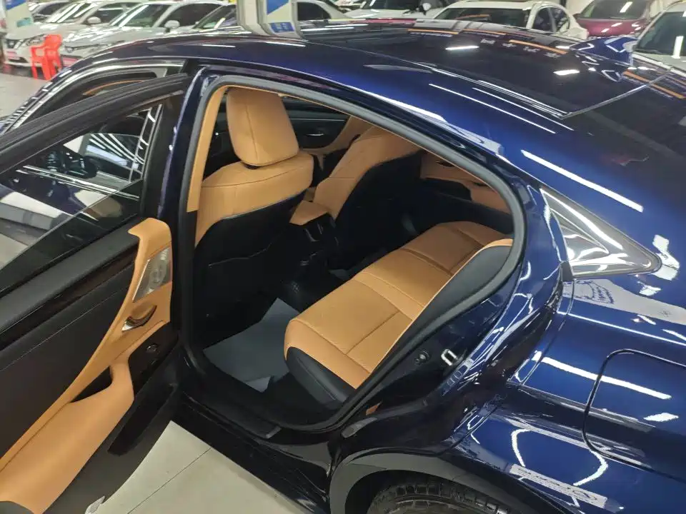 Lexus ES 2022 300h Premium Edition