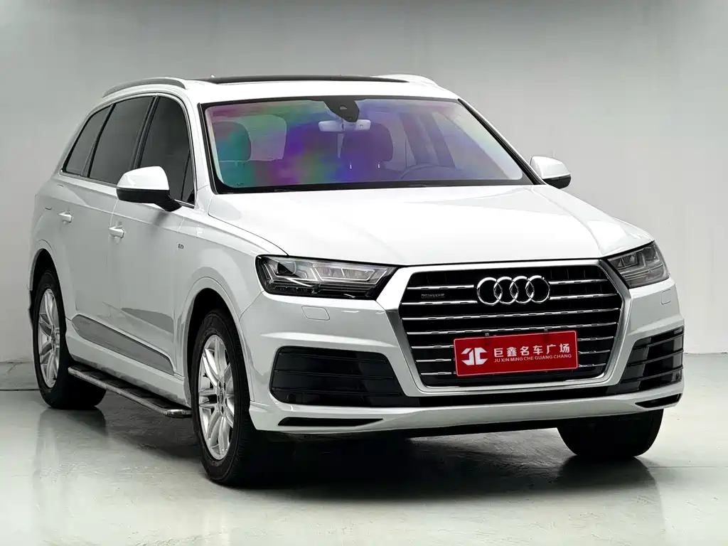 Audi Q7 2016 model Comfort Edition