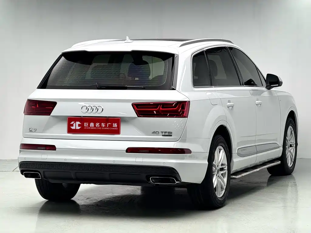 Audi Q7 2016 model Comfort Edition