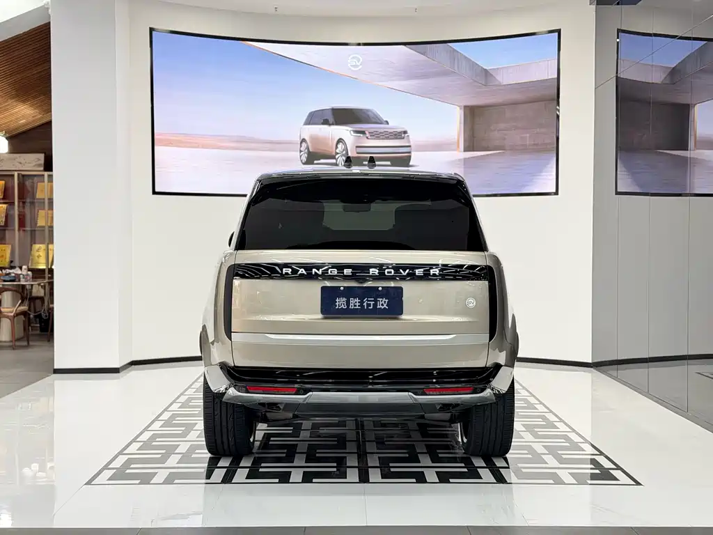 Range Rover 2023 Model 3.0 L6 400PS Classic Extended Edition