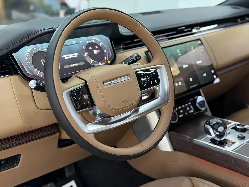 Range Rover 2023 Model 3.0 L6 400PS Classic Extended Edition