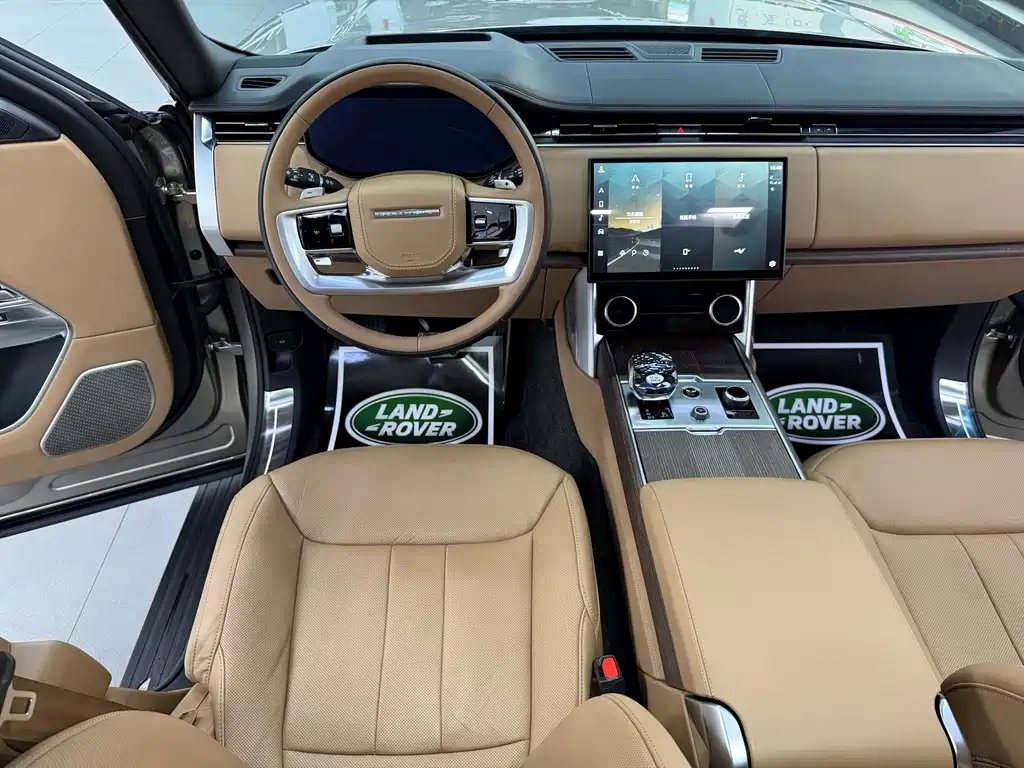 Range Rover 2023 Model 3.0 L6 400PS Classic Extended Edition