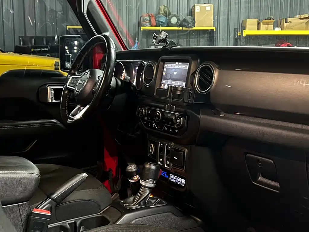 Jeep Wrangler Sahara Two-Door 2021 2.0T