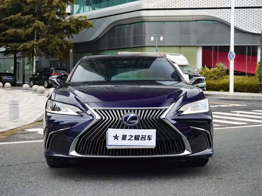 Lexus ES 2020 300h Excellence Edition