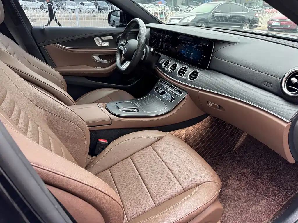 Mercedes-Benz E 350 e L Plug-in Hybrid Sports Sedan 2023