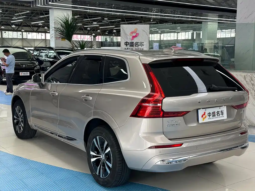 Volvo XC60 2023 B5 AWD Intelligent Motion Edition