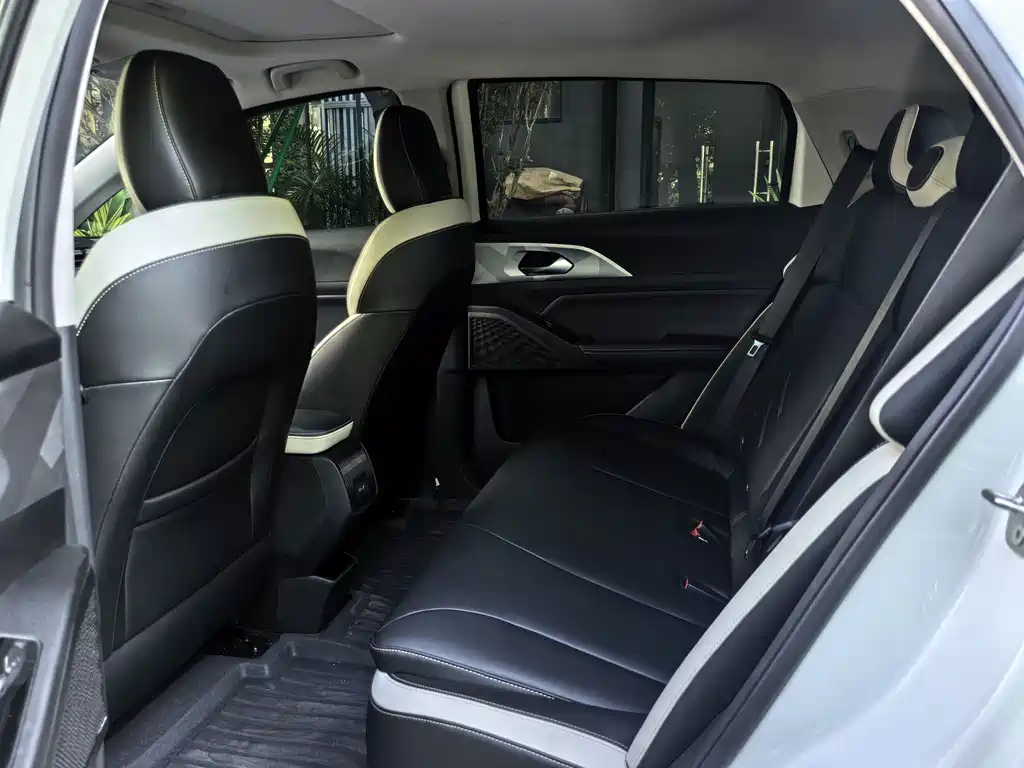Geely Geometry E Firefly 2023 401KM Lightning Tiger 5-seater