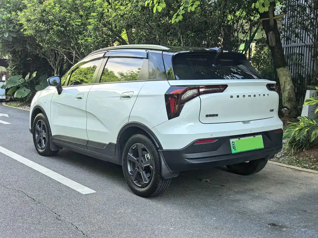 Geely Geometry E Firefly 2023 401KM Lightning Tiger 5-seater